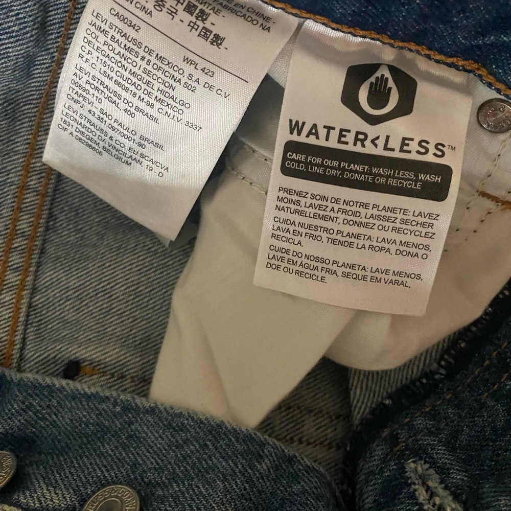 LEVIS SHORTS - Picture 3 of 6